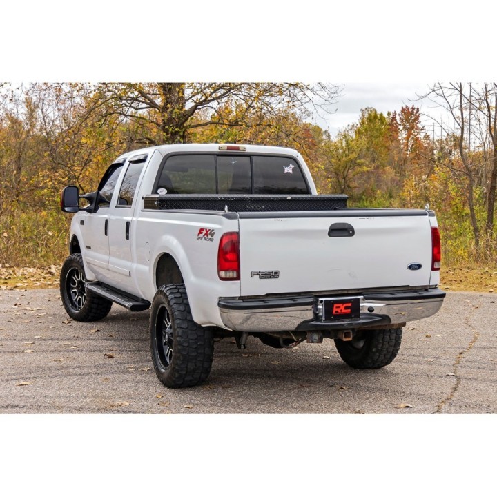 Progi, stopnie boczne aluminiowe Rough Country HD2 Crew Cab - ujęcie 5