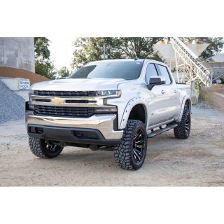 Progi, stopnie boczne czarne Rough Country Oval Nerf Steps Crew Cab - ujęcie 2
