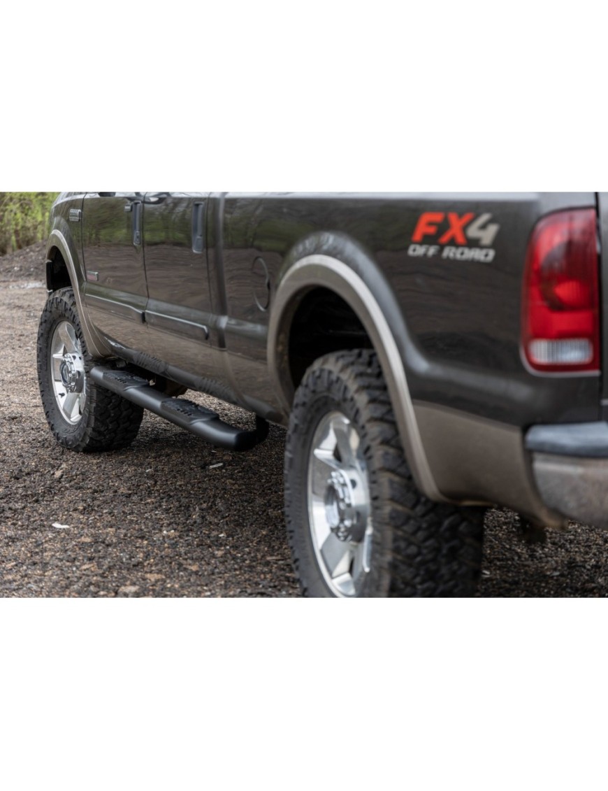 Progi, stopnie boczne czarne Rough Country Oval Nerf Steps Crew Cab