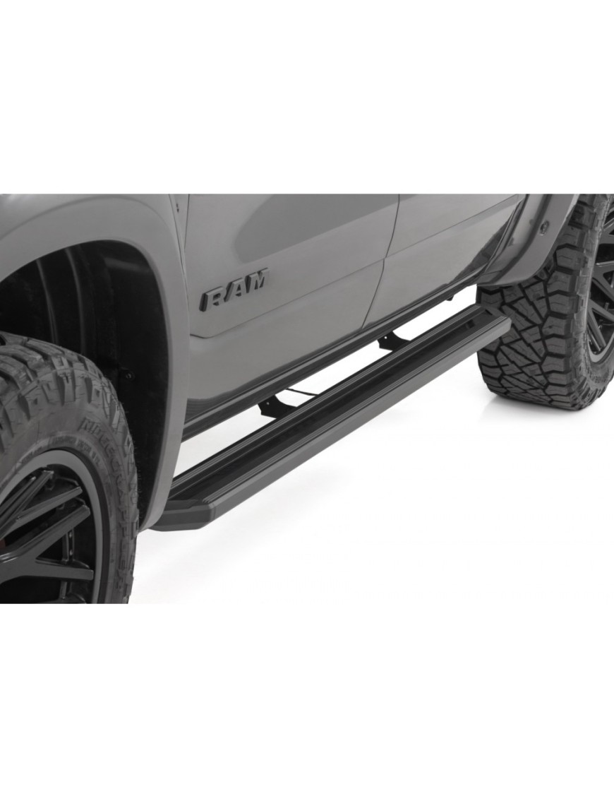 Progi, stopnie boczne Rough Country Multi-Color LED Crew Cab