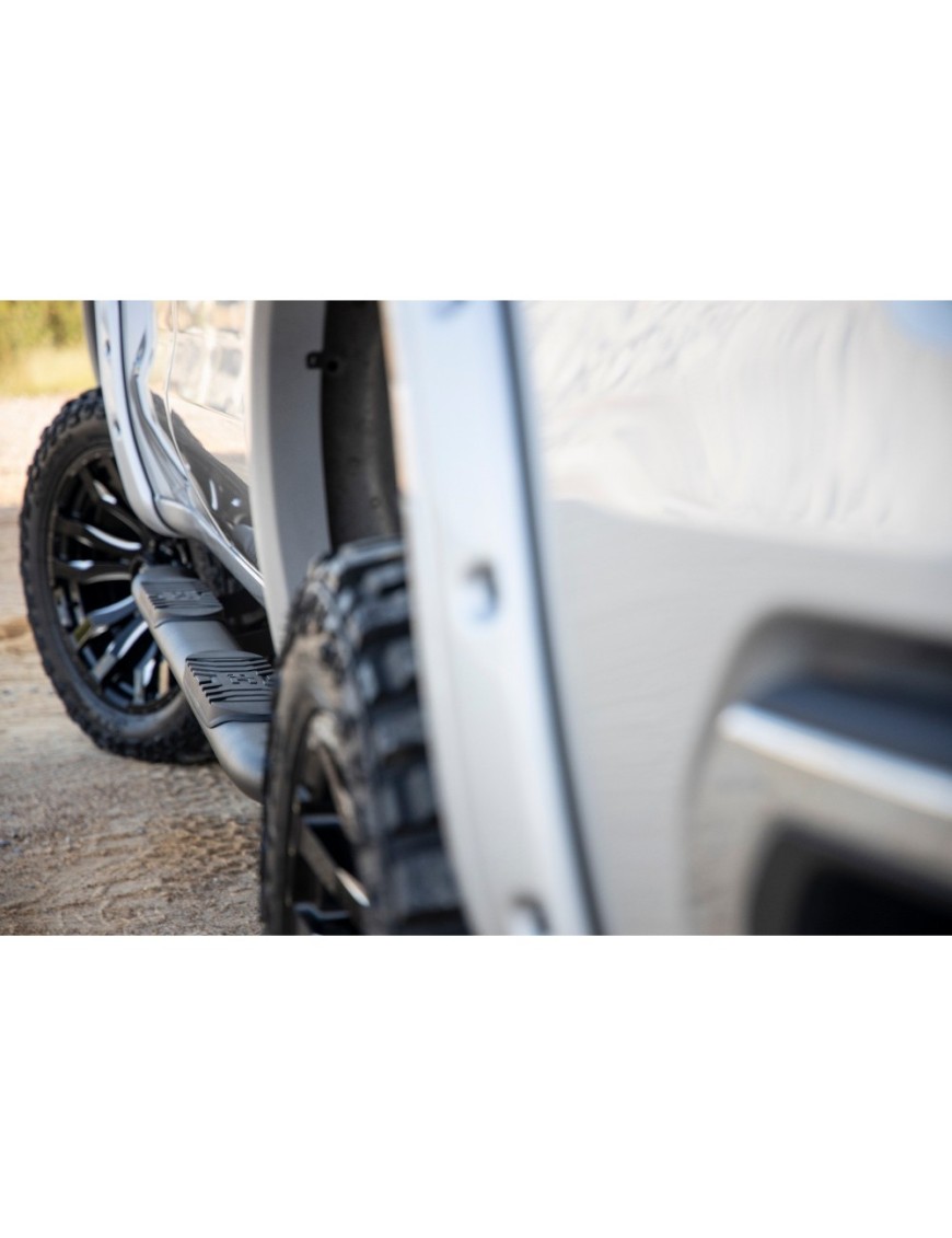 Progi, stopnie boczne czarne Rough Country Oval Nerf Steps Crew Cab