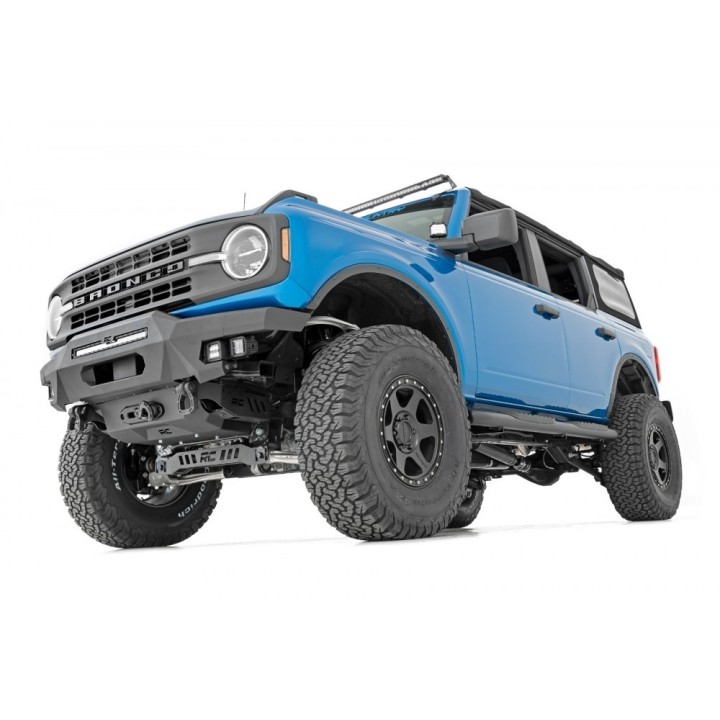 Progi, stopnie boczne czarne Rough Country Oval Nerf Steps - ujęcie 3