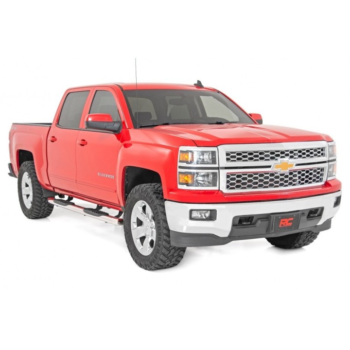 Progi, stopnie boczne srebrne Rough Country Oval Nerf Steps Crew Cab - ujęcie 3