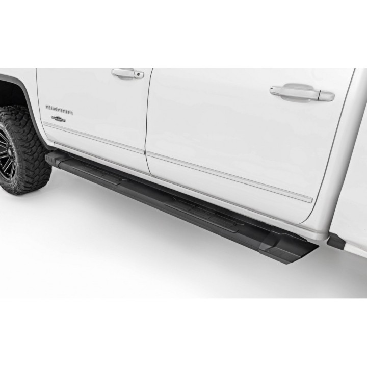 Progi, stopnie boczne aluminiowe Rough Country HD2 Extended Cab - ujęcie 3