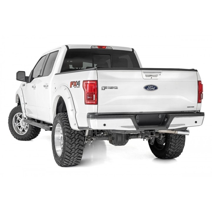 Progi, stopnie boczne czarne Rough Country Oval Nerf Steps Crew Cab - ujęcie 4