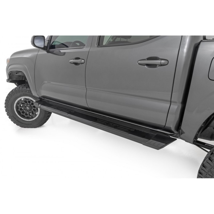 Progi, stopnie boczne aluminiowe Rough Country HD2 Double Cab - ujęcie 2
