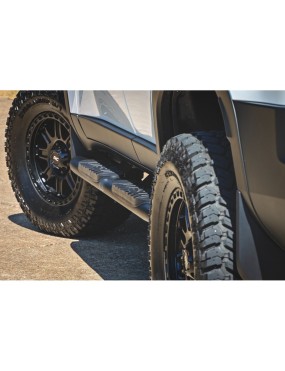 Progi, stopnie boczne czarne Rough Country Oval Nerf Steps