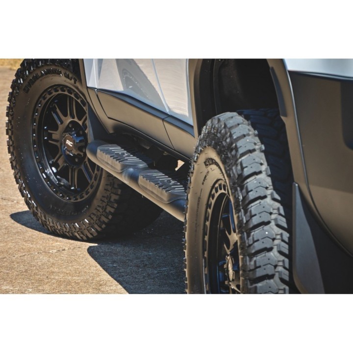 Progi, stopnie boczne czarne Rough Country Oval Nerf Steps - ujęcie 3
