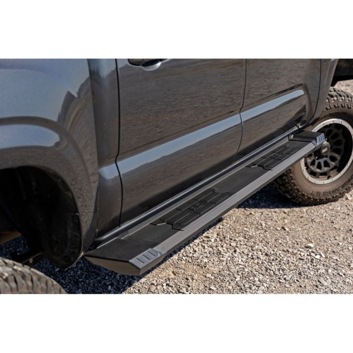 Progi, stopnie boczne aluminiowe Rough Country HD2 Double Cab - ujęcie 6