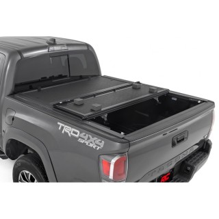 Twarda pokrywa paki tri-fold Rough Country niski profil 5' - ujęcie 2