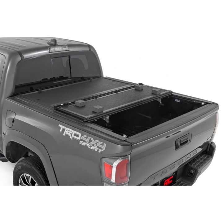 Twarda pokrywa paki tri-fold Rough Country niski profil 5' - ujęcie 2