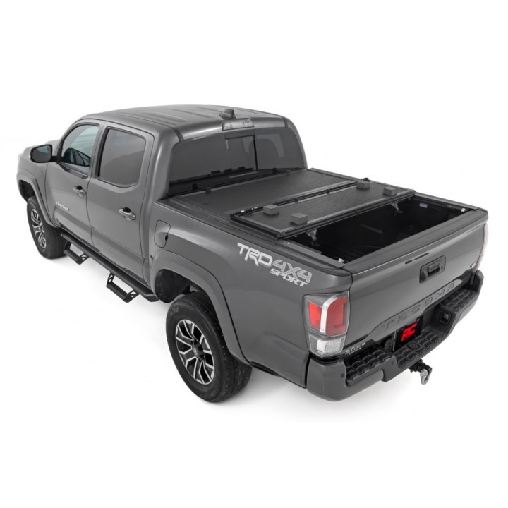 Twarda pokrywa paki tri-fold Rough Country niski profil 5' - ujęcie 4