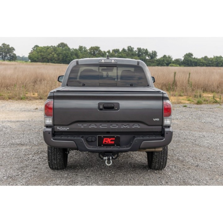 Twarda pokrywa paki tri-fold Rough Country niski profil 5' - ujęcie 7