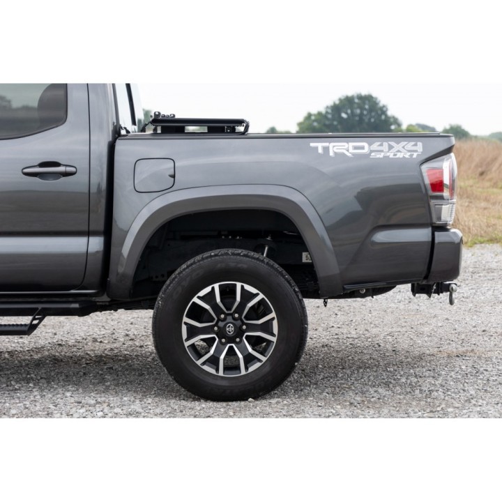 Twarda pokrywa paki tri-fold Rough Country niski profil 5' - ujęcie 8