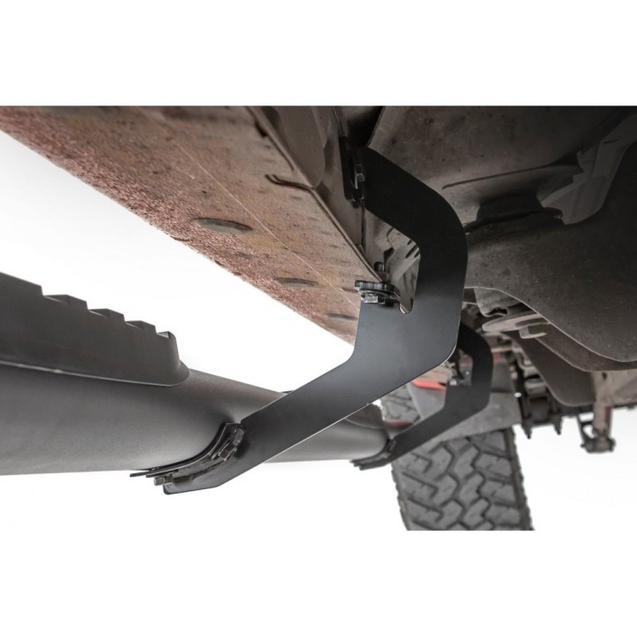 Progi, stopnie boczne czarne Rough Country Oval Nerf Steps Crew Cab - ujęcie 6