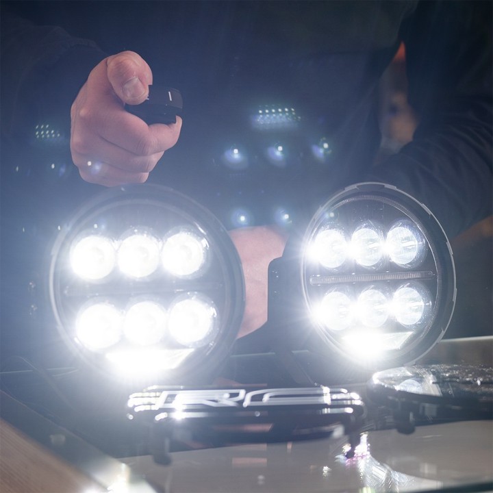 Lampy LED 6,5" okrągłe Białe/Amber DRL Rough Country - ujęcie 3