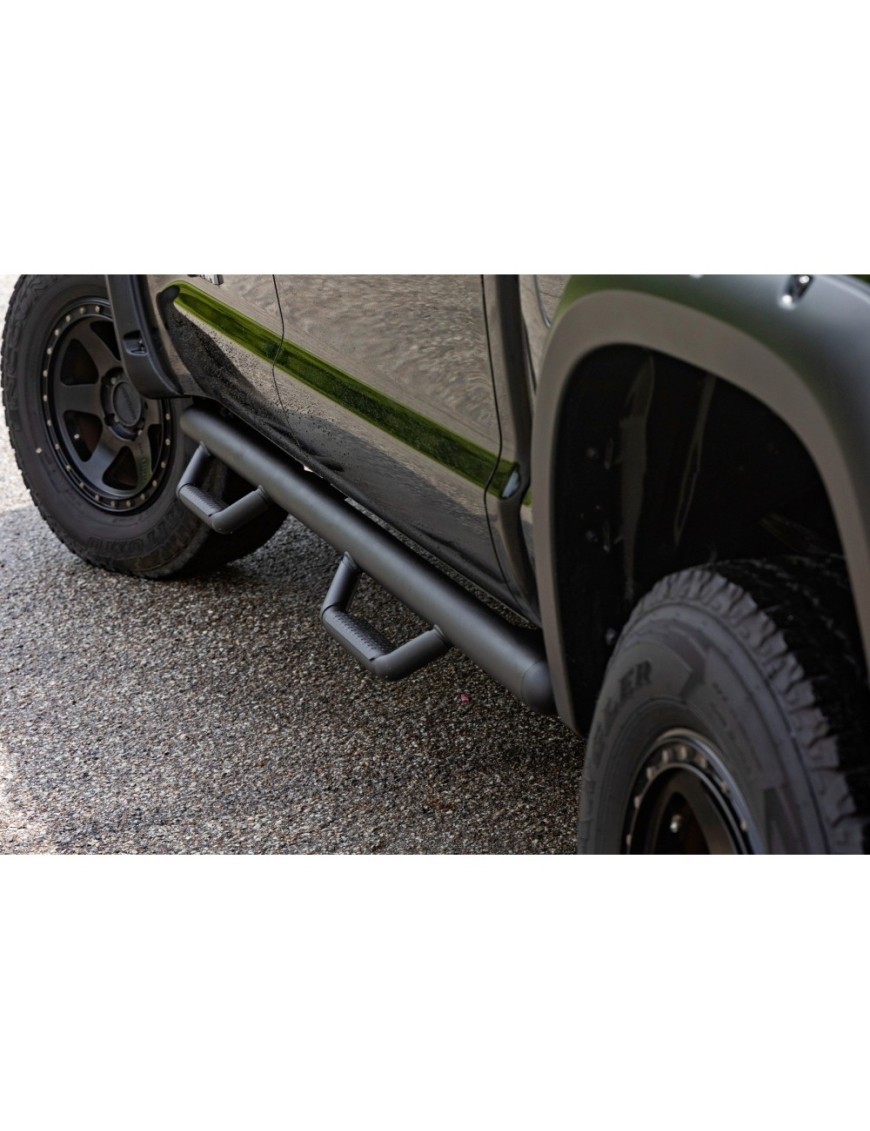 Progi, stopnie boczne czarne Rough Country Nerf Steps