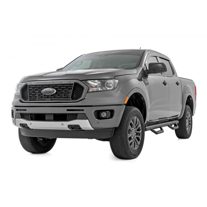 Progi, stopnie boczne czarne Rough Country Nerf Steps Crew Cab - ujęcie 2