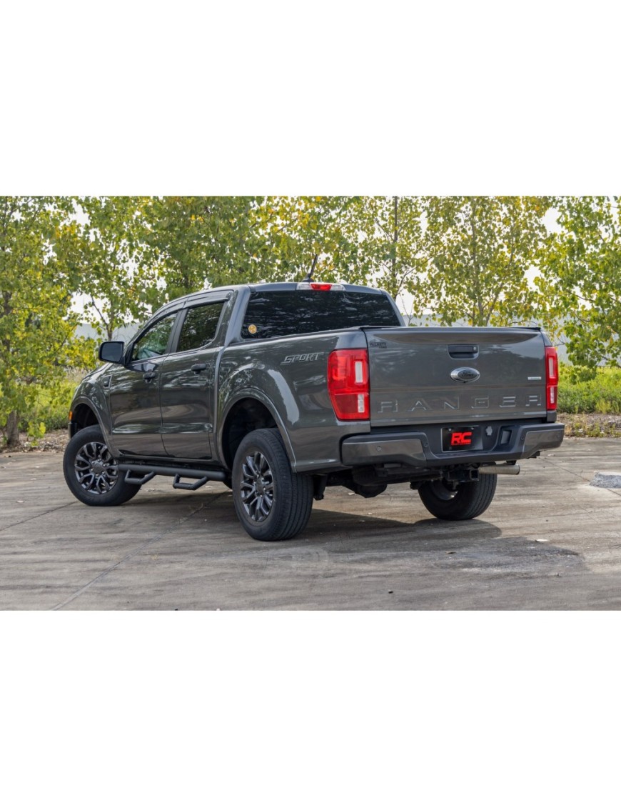 Progi, stopnie boczne czarne Rough Country Nerf Steps Crew Cab