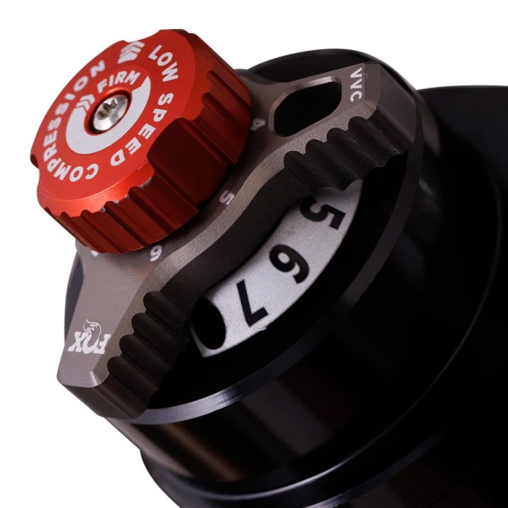 Amortyzator gazowy przód Coilover FOX Performance Elite 2.5 Reservoir Regulowany DSC EVO Lift 1-3" - ujęcie 3