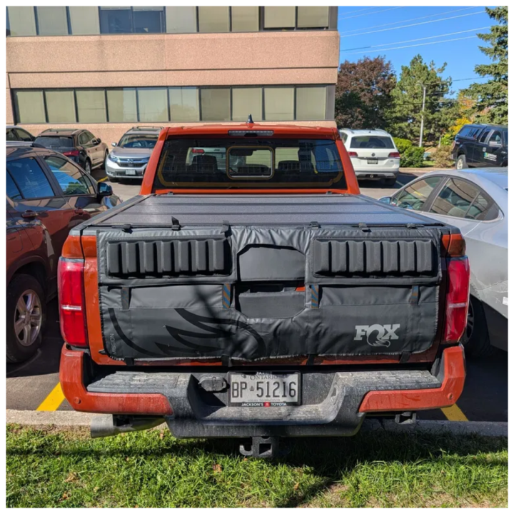 Mocowanie rowerów do klapy bagażnika Mission Tailgate Pad FOX mid-size - ujęcie 4