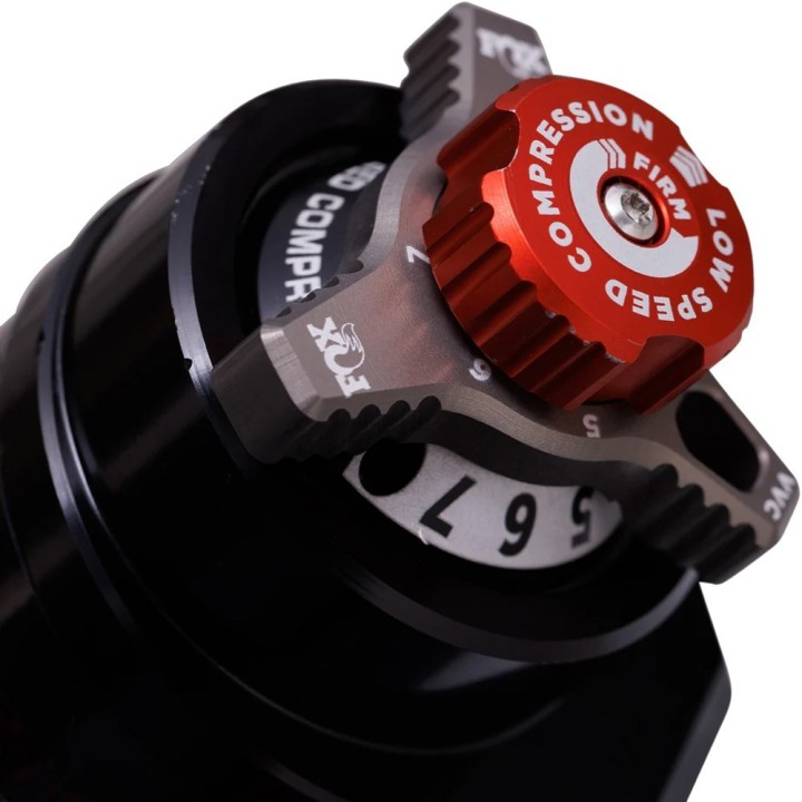 Amortyzator gazowy przód Coilover FOX Performance Elite 2.5 Reservoir Regulowany DSC Lift 2-3" - ujęcie 5