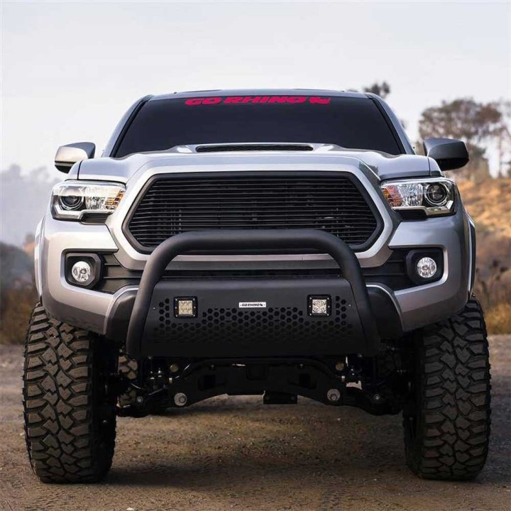 Bull bar z otworami na lampy LED cube Go Rhino RC2 - ujęcie 3