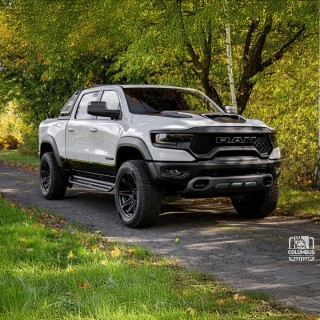 Progi boczne Go Rhino Dominator Xtreme D1 Crew Cab - ujęcie 2