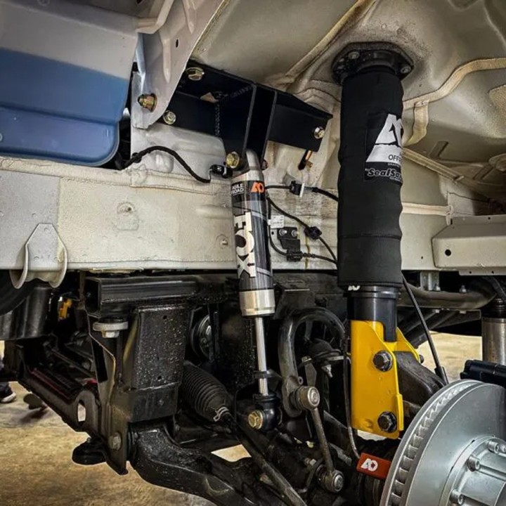 Dodatkowa para amortyzatorów przód Agile Offroad & FOX Performance 2.0 IFP Lift 0-2" - ujęcie 3
