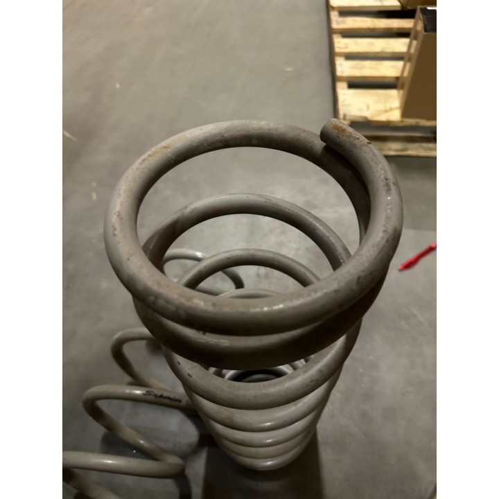 Sprężyny Light/Medium Duty tył Superior Engineering Lift 4" - ujęcie 5