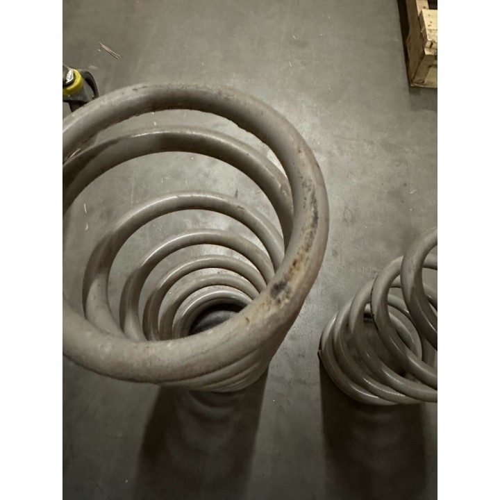 Sprężyny Light/Medium Duty tył Superior Engineering Lift 4" - ujęcie 6