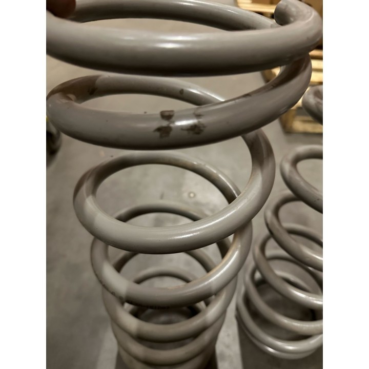 Sprężyny Light/Medium Duty tył Superior Engineering Lift 4" - ujęcie 7