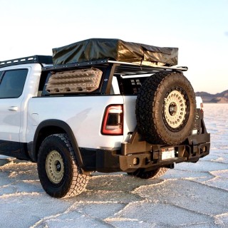 Zderzak z podwójnym uchwytem na koło zapasowe Expedition One RangeMax - ujęcie 2