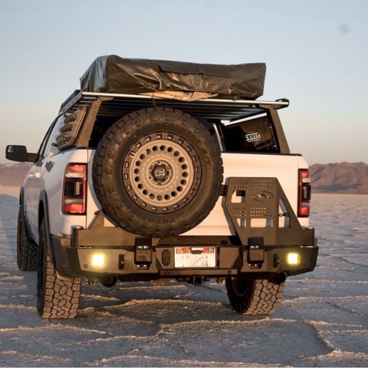 Zderzak z podwójnym uchwytem na koło zapasowe Expedition One RangeMax - ujęcie 3