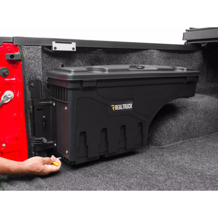 Schowek na pakę po stronie kierowcy RealTruck UnderCover Swing Case - ujęcie 3