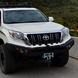 Przedni stalowy zderzak WRAZ z płytą montażową wyciągarki Snakeman 4WD — Toyota Land Cruiser (SNBF13) IRONMAN 4x4