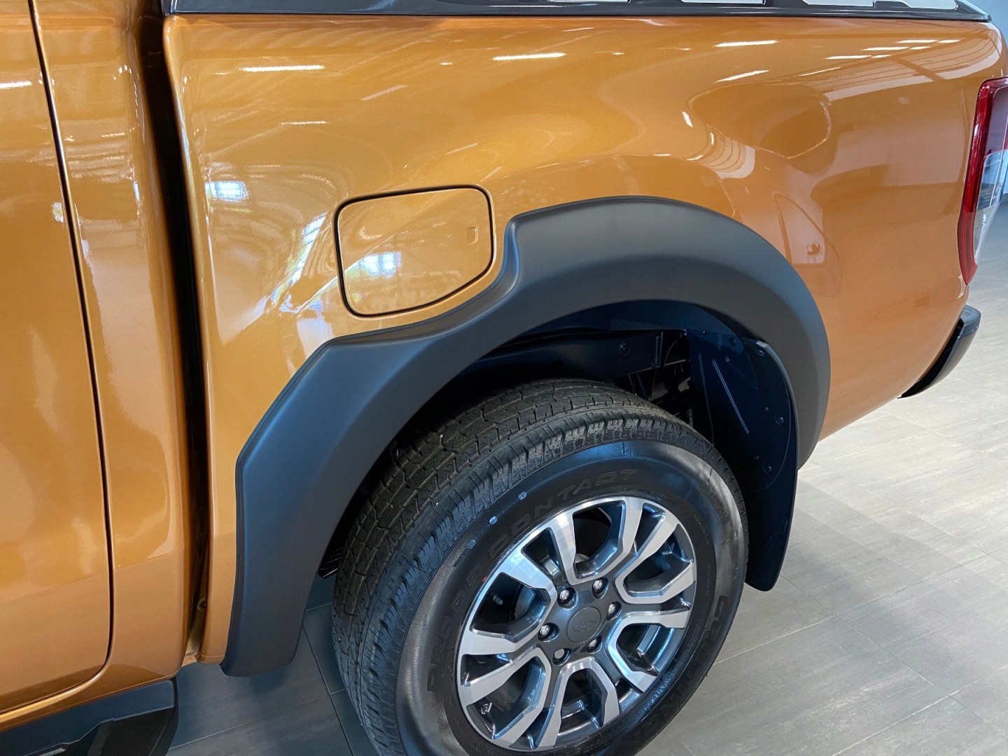 Tylne poszerzenie błotnika Ford OEM na Fordzie Ranger