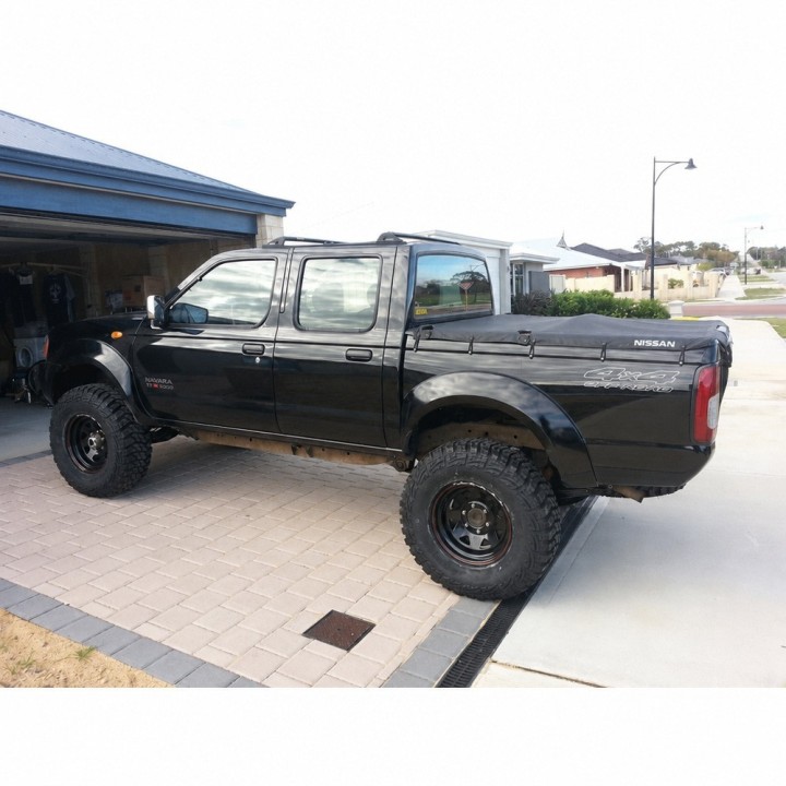 Felga stalowa czarna 16x7 | ET20 Snakeman 4WD — Nissan Navara D22 (SNFC16X7-6X139,7X108/20/B) - ujęcie 3