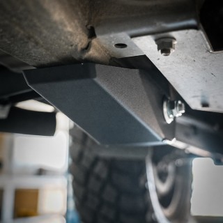 Stalowe osłony mocowań wahaczy przy ramie marki snakeman 4WD — Suzuki Jimny Zabezpiecz newralgiczne (SNA014) - ujęcie 2