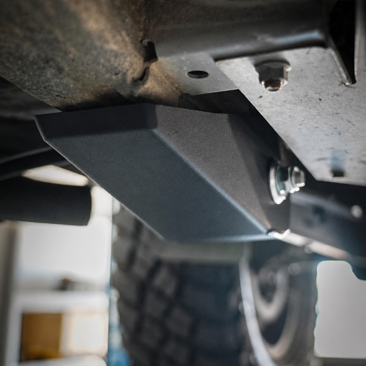 Stalowe osłony mocowań wahaczy przy ramie marki snakeman 4WD — Suzuki Jimny Zabezpiecz newralgiczne (SNA014) - ujęcie 9