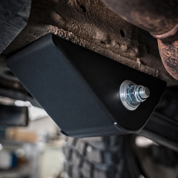 Stalowe osłony mocowań wahaczy przy ramie marki snakeman 4WD — Suzuki Jimny Zabezpiecz newralgiczne (SNA014) - ujęcie 10