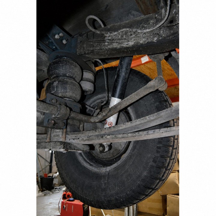 Amortyzator tylny Ironman 4x4 Foam Cell, lift 2" — Mitsubishi L200, Mitsubishi Delica L400, Nissan Patrol K260 - ujęcie 6