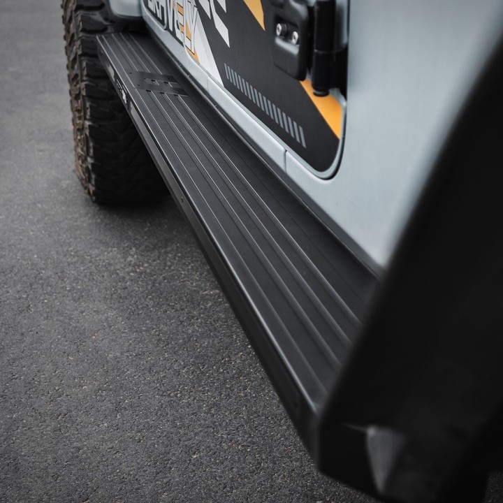 Progi boczne OMU Genesis - Jeep Wrangler JLU 2018-2025 - ujęcie 3