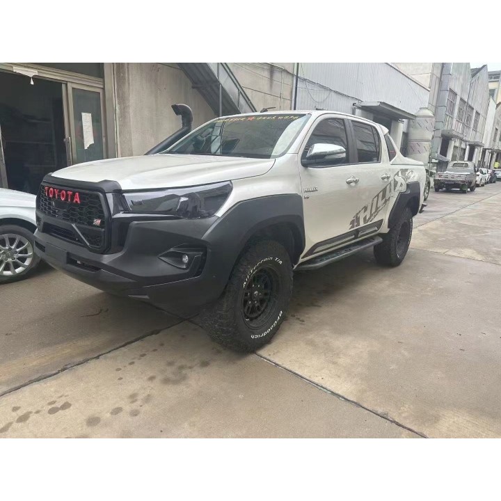 Body kit stylizacyjny na wygląd GR - Toyota Hilux Revo / Rocco - ujęcie 2