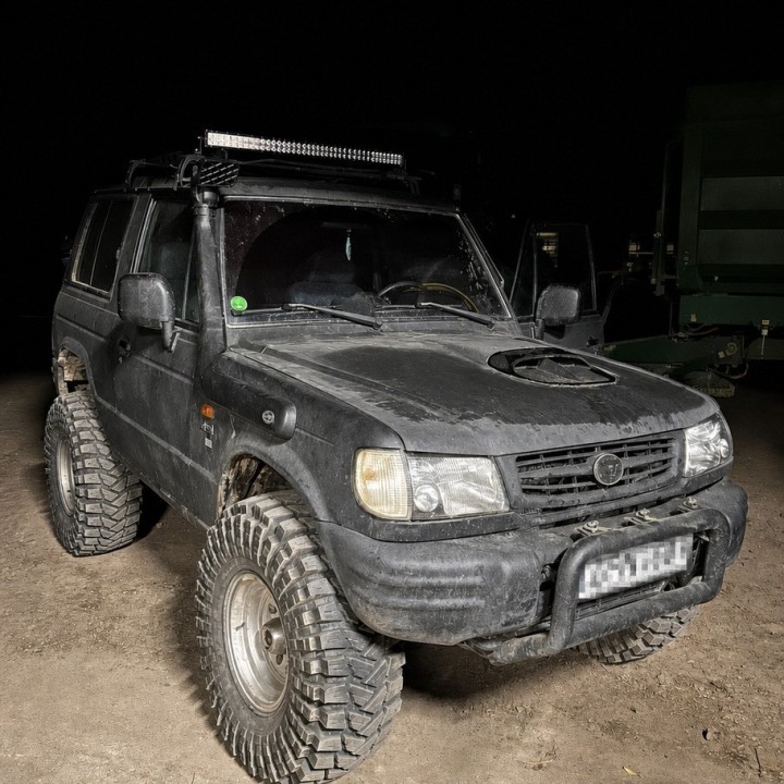 Snorkel Snakeman 4WD — Mitsubishi Pajero 2.5L 3.0L, Hyundai Galloper wszystkie modele (SNS047) - ujęcie 3