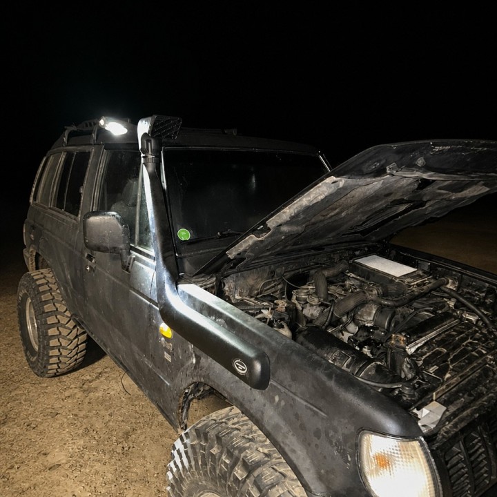 Snorkel Snakeman 4WD — Mitsubishi Pajero 2.5L 3.0L, Hyundai Galloper wszystkie modele (SNS047) - ujęcie 12