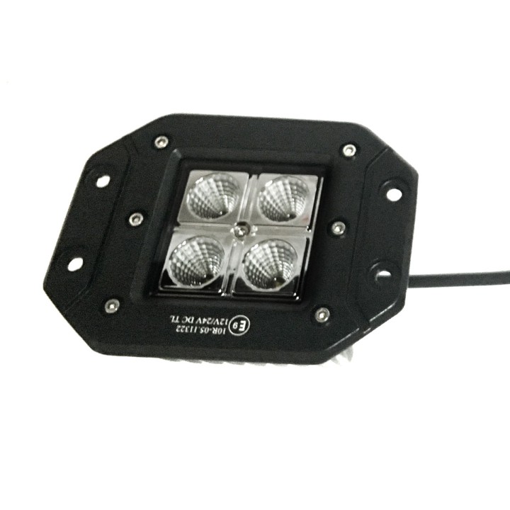 Lampa LED 4x3W Habitat od przodu – cztery soczewki i kołnierz do montażu wpuszczanego