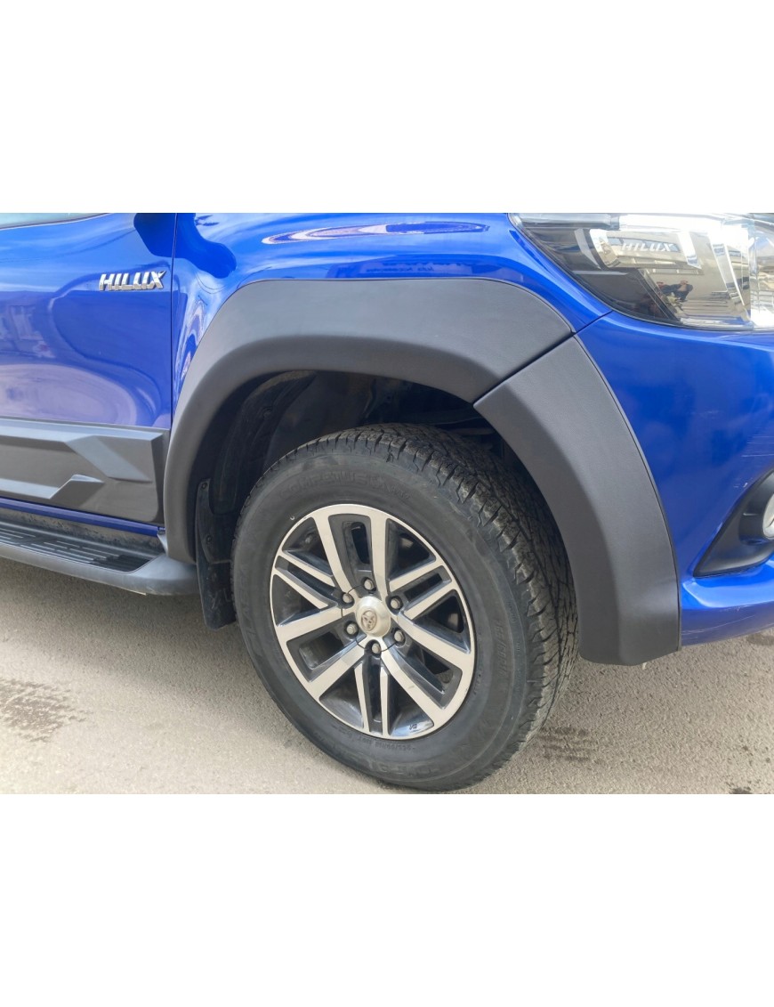 Poszerzenia błotników do Toyota Hilux 2015-2020, komplet