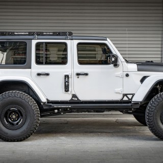 Nakładki progów FURY Jeep Wrangler JLU 4D — komplet aluminiowy - ujęcie 2