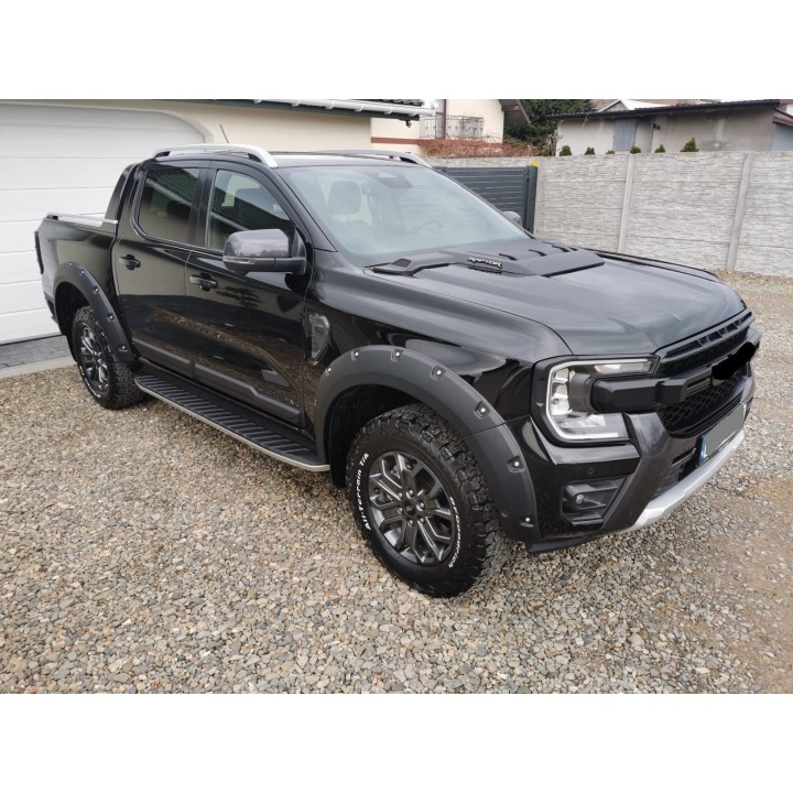 Poszerzenia błotników Ford Ranger T9 2022+ — czarne, śruby ozdobne, wersja bez bocznych czujników PDC